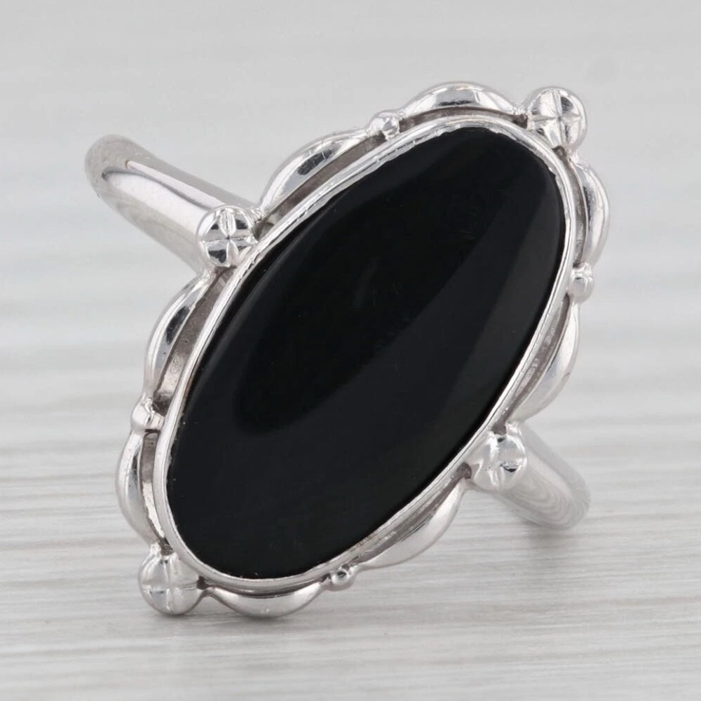 White Gold Onyx Oval Solitaire Ring